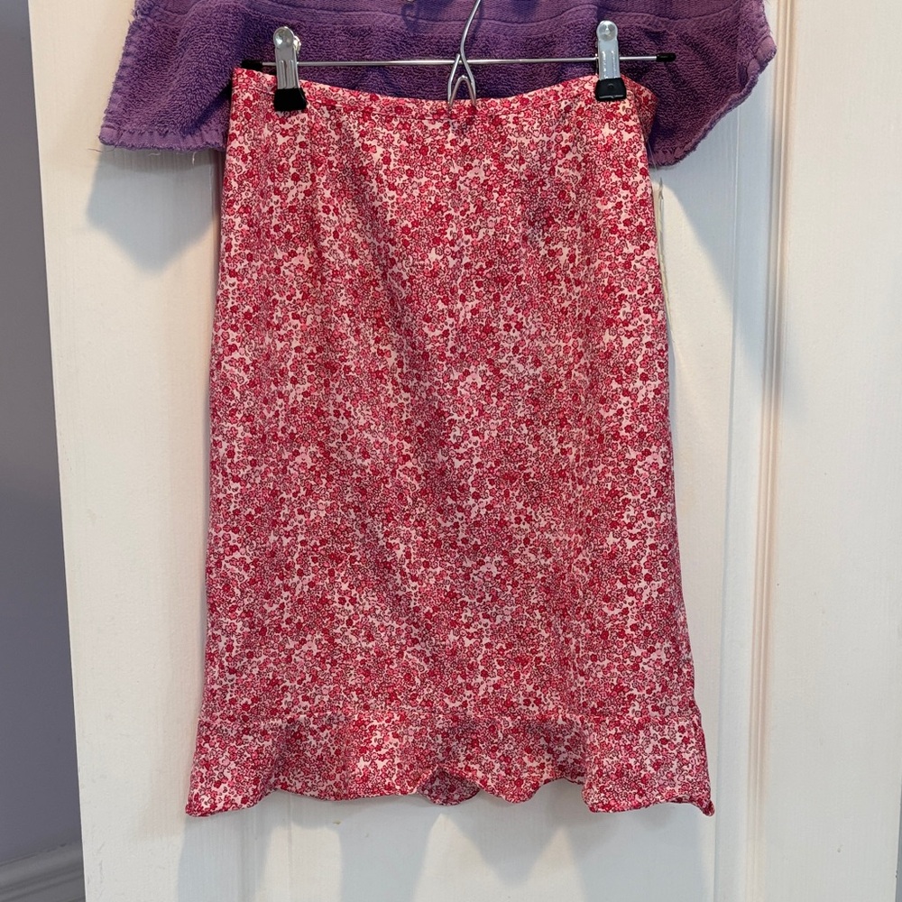 NWT Chic Floral Pencil Skirt in Pink